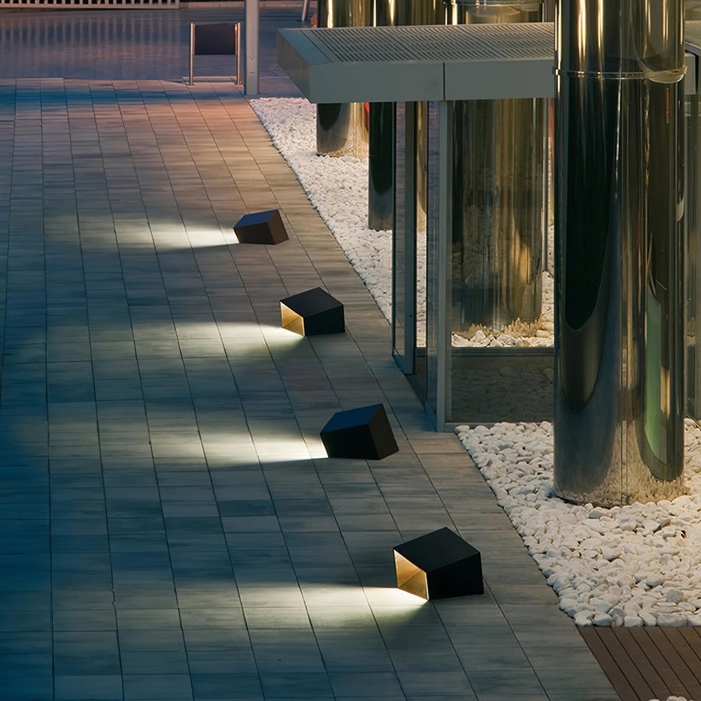 Fennoria Metal Cube Solar Outdoor Garden Light