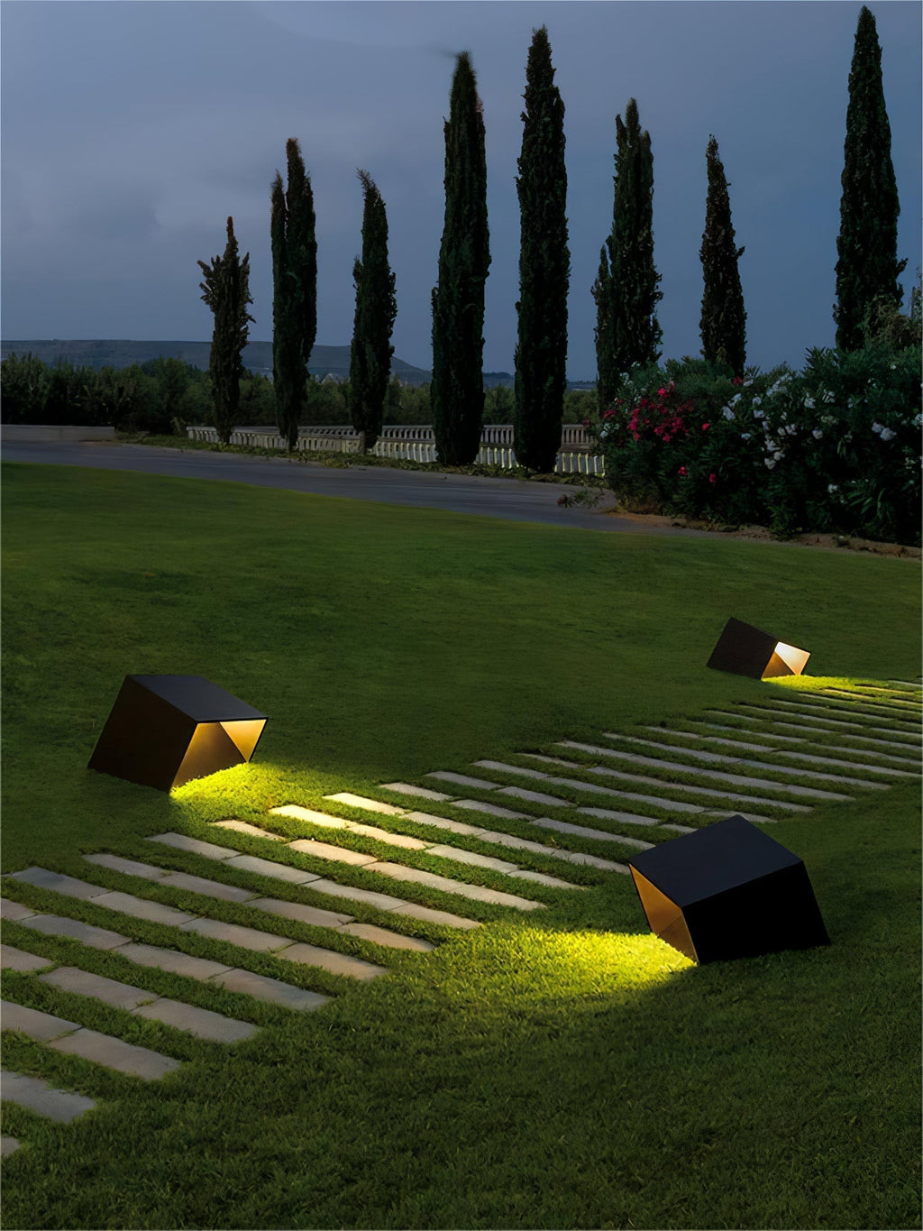 Fennoria Metal Cube Solar Outdoor Garden Light