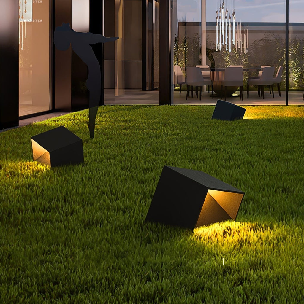 Fennoria Metal Cube Solar Outdoor Garden Light