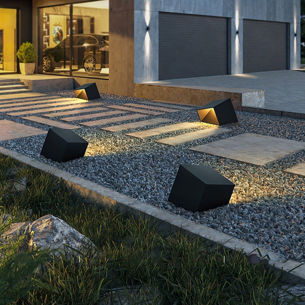 Fennoria Metal Cube Solar Outdoor Garden Light