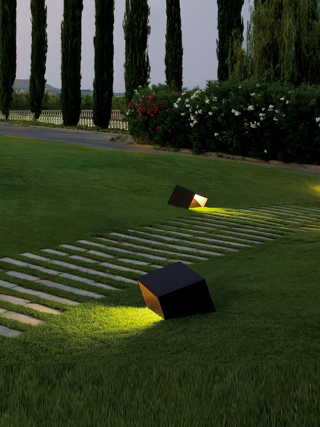 Fennoria Metal Cube Solar Outdoor Garden Light