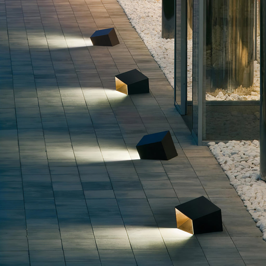 Fennoria Metal Cube Solar Outdoor Garden Light
