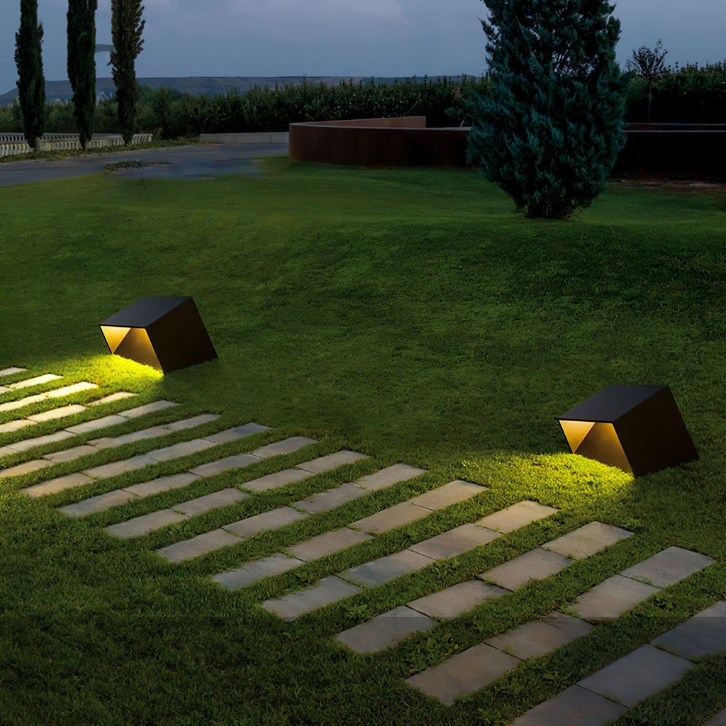 Fennoria Metal Cube Solar Outdoor Garden Light