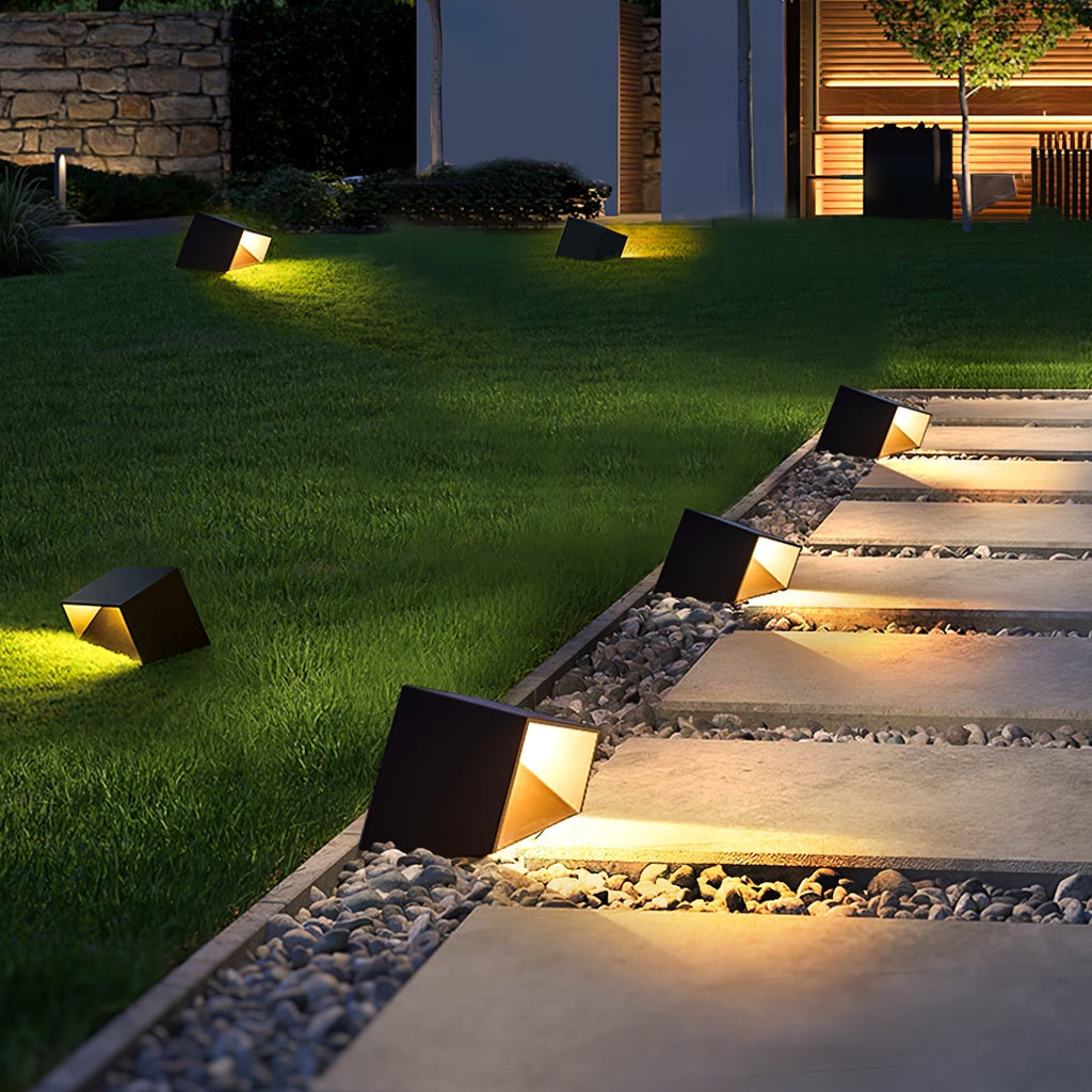 Fennoria Metal Cube Solar Outdoor Garden Light