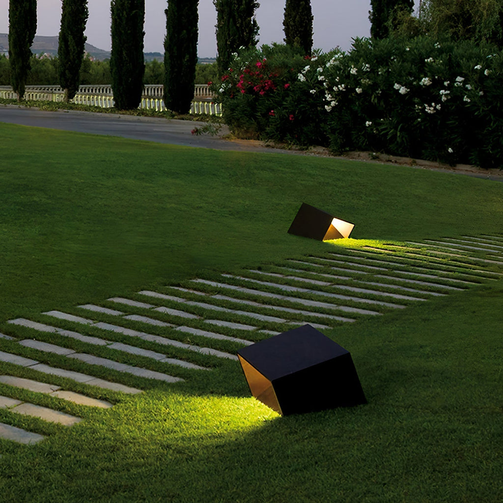 Fennoria Metal Cube Solar Outdoor Garden Light