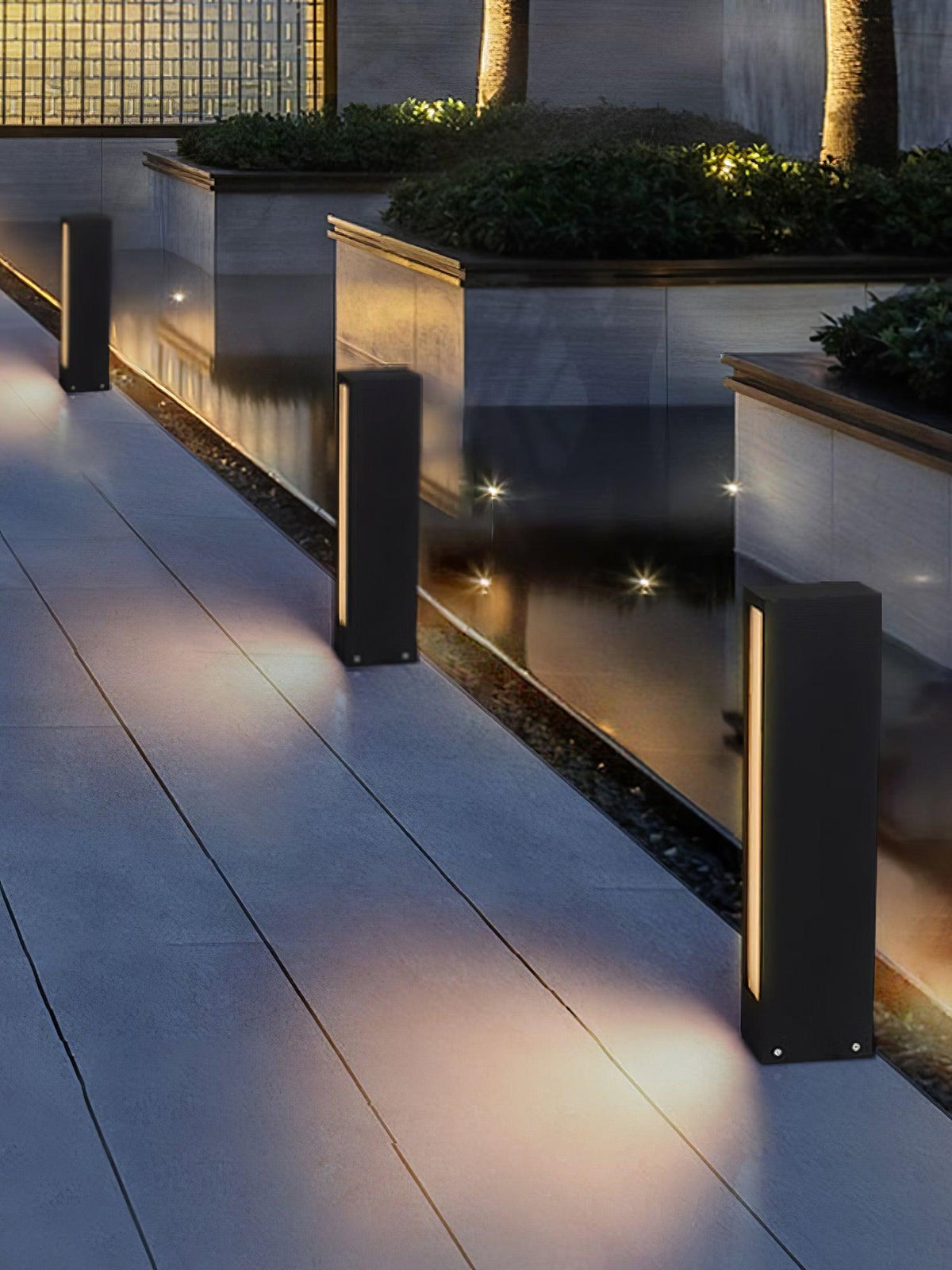 Xyravelle Aluminum Outdoor Post Lamp