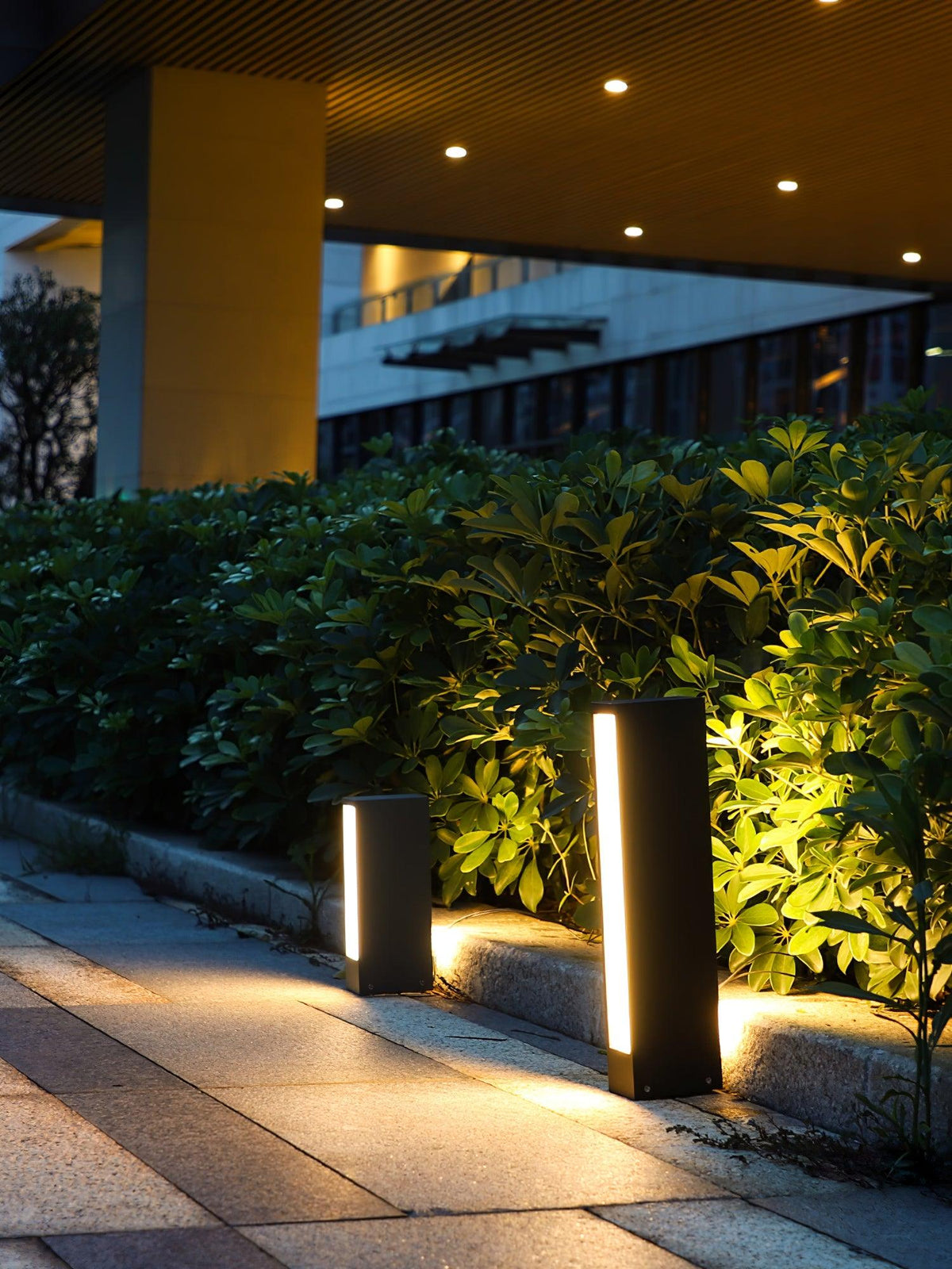Xyravelle Aluminum Outdoor Post Lamp