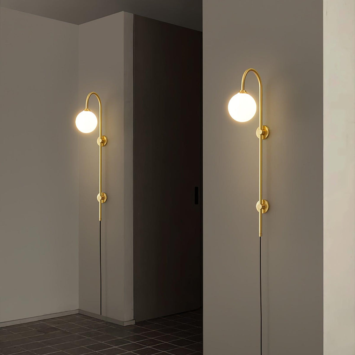 Mirevane Plug-In Glass Globe Brass Wall Lamp
