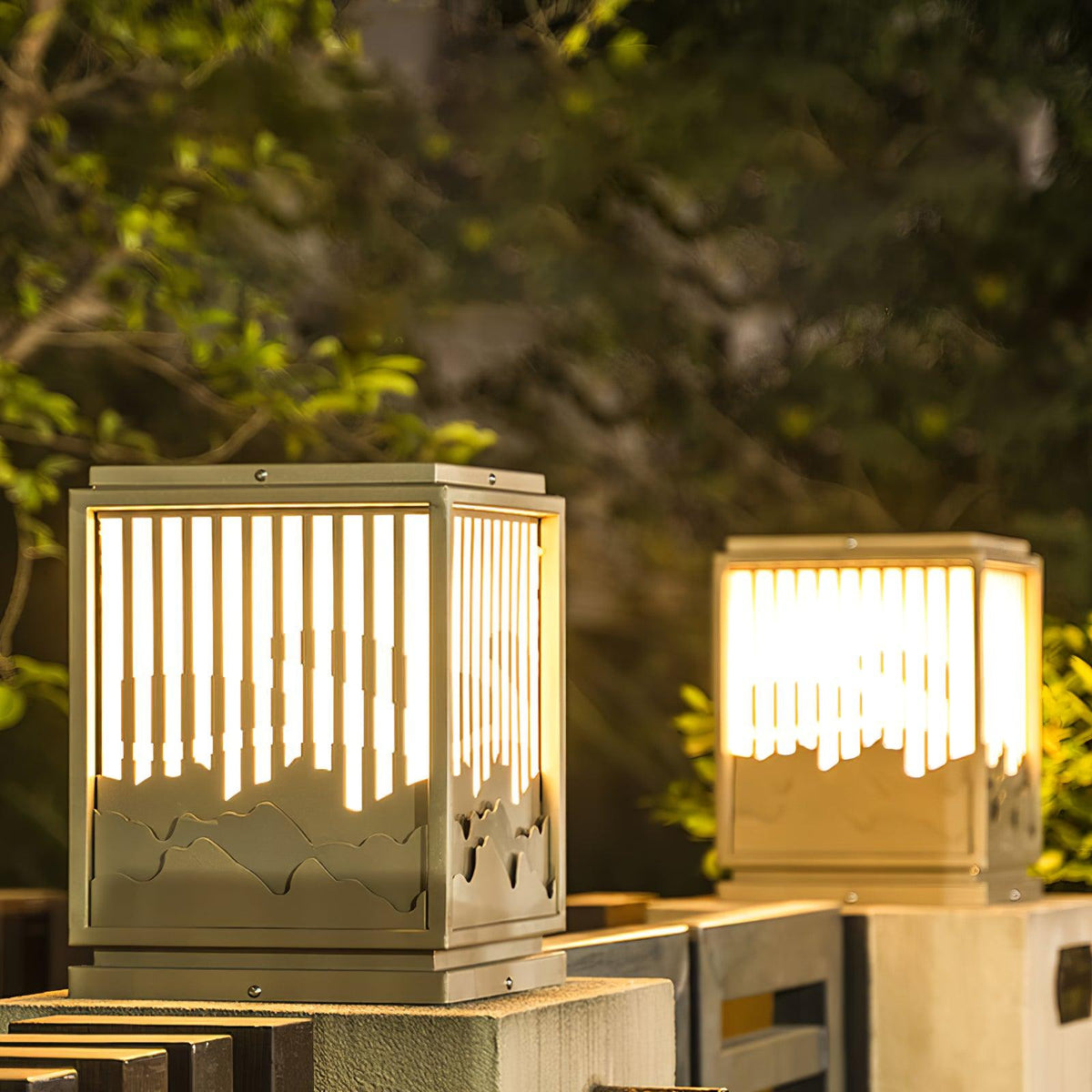 Soravelle Metal Wave Outdoor Garden Light